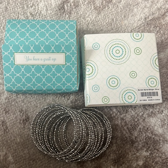 Stella & Dot Bardot Spiral Bangle- Silver - Picture 4 of 4